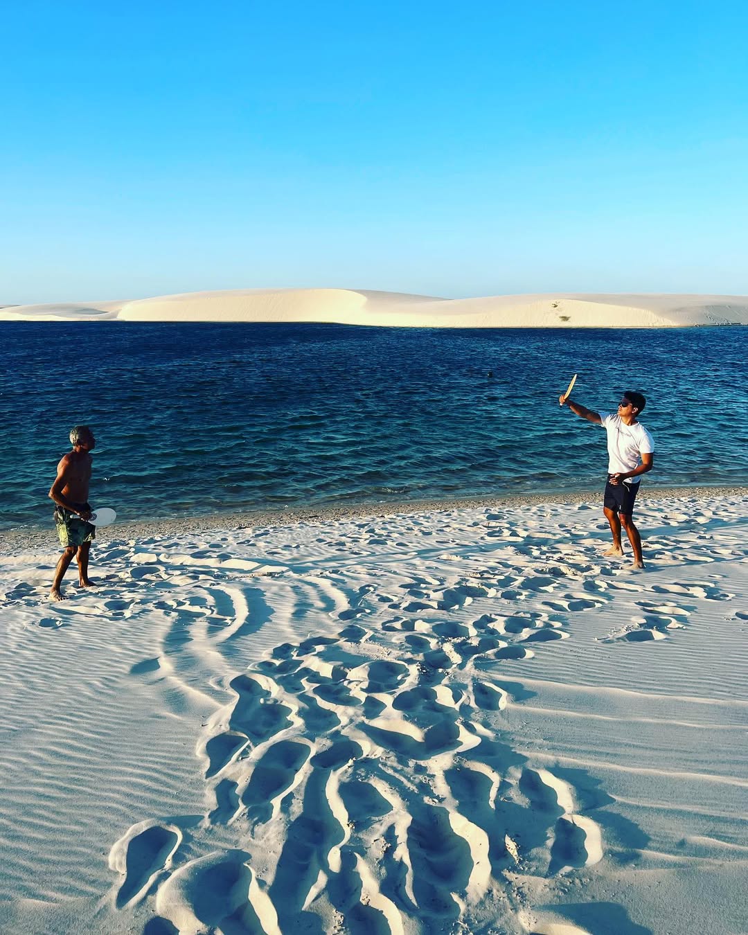 Entre-pai-e-filho-💙-santoamaro-lencoismaranhenses-santoamaromaranhao-dunas-viagensincriveis-barreirinhas-1.jpg